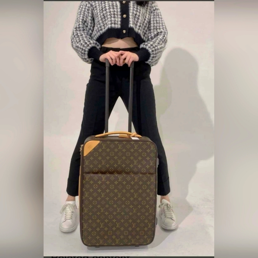 Authentic louisvuitton  luggage Rolling bag this holiday season ✈️ carryon✅ Pega